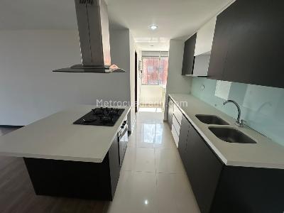 Apartamento de 3 alcobas en arriendo en Loma De Las Brujas, Envigado, 150 m² · foto 2 de 20