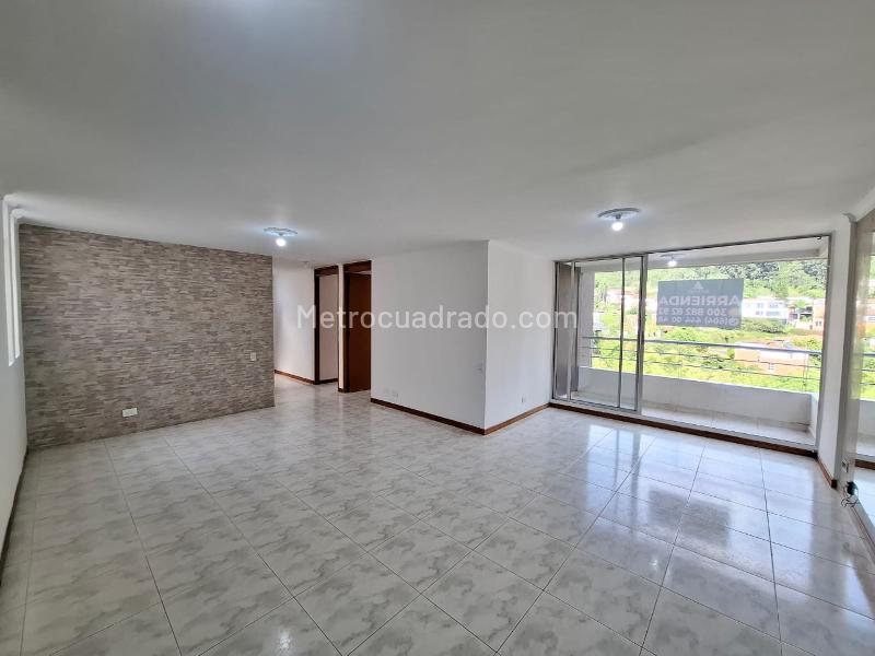 4BR Duplex Apartment with Terrace in Las Palmas, Medellín - 3