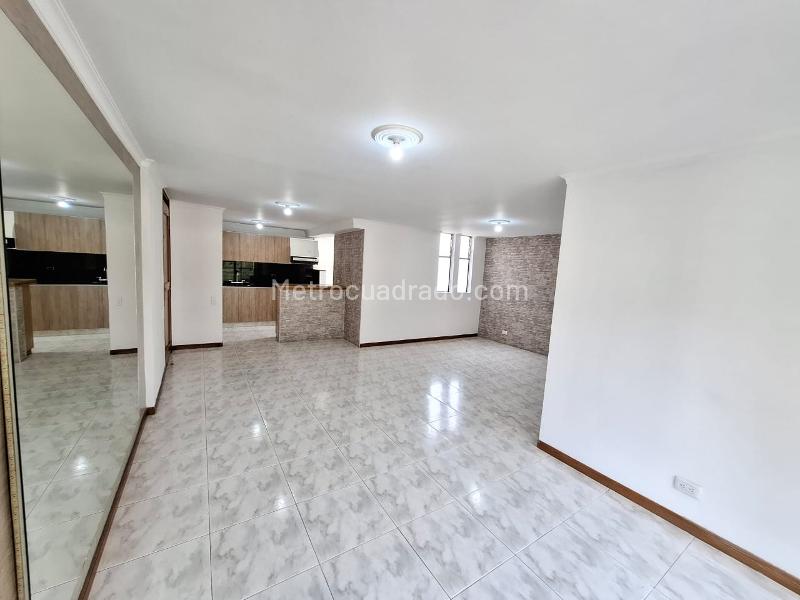 4BR Duplex Apartment with Terrace in Las Palmas, Medellín - 4