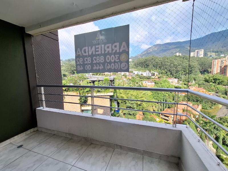4BR Duplex Apartment with Terrace in Las Palmas, Medellín - 6