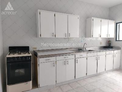 Casa de 5 alcobas en arriendo en San Nicolas, Bogotá, 495 m² · foto 3 de 17