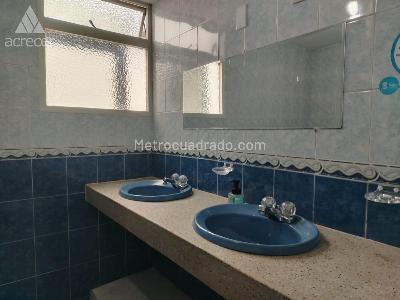 Casa de 5 alcobas en arriendo en San Nicolas, Bogotá, 495 m² · foto 16 de 17