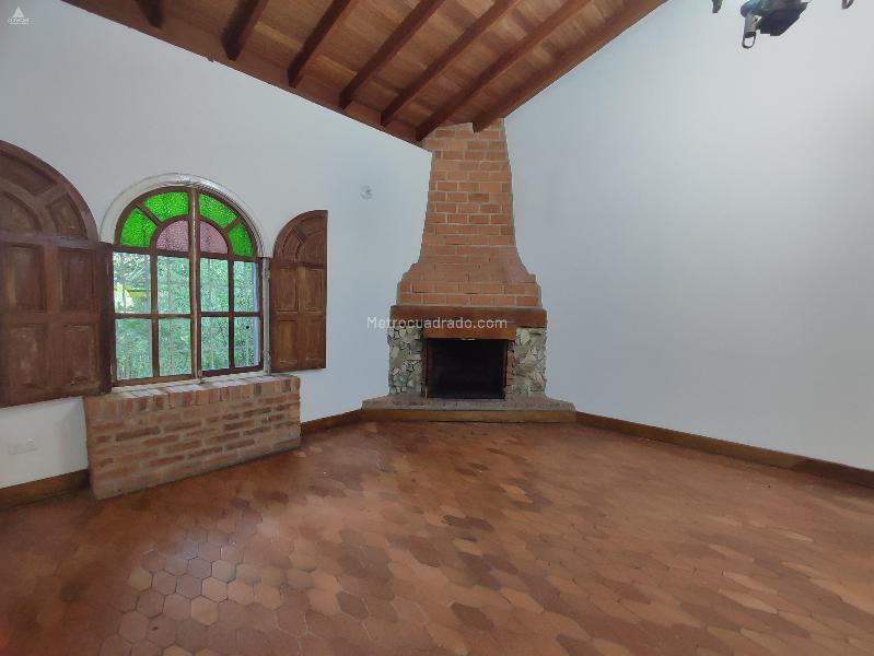 Spacious 3BR House with Garden in Las Lomas - 2