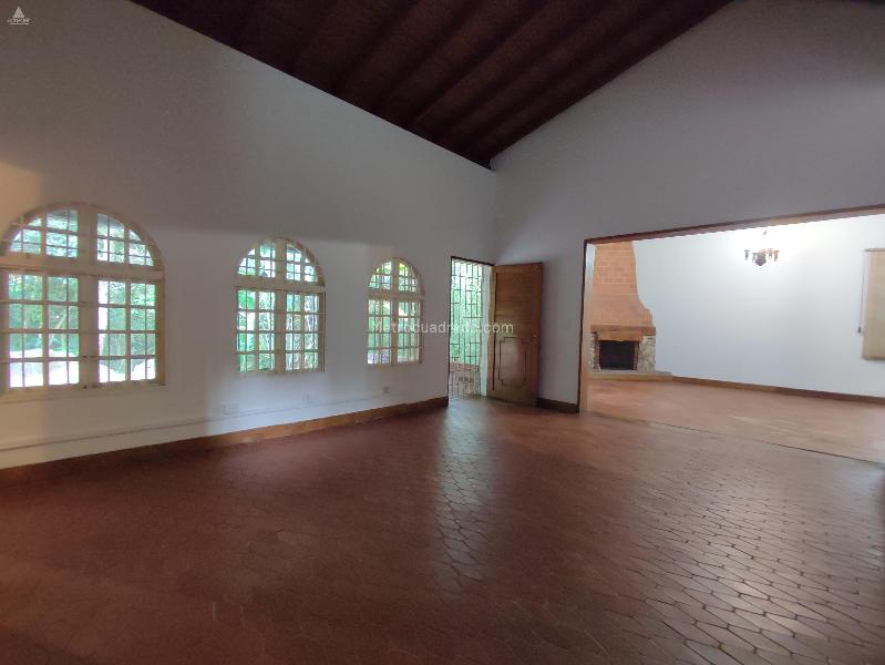 Spacious 3BR House with Garden in Las Lomas - 3