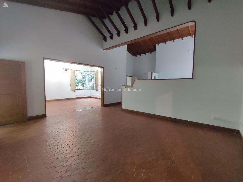 Spacious 3BR House with Garden in Las Lomas - 4