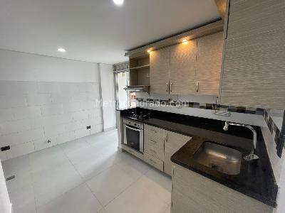 Apartamento de 3 alcobas en arriendo en Miravalle, Medellín, 140 m² · foto 3 de 20
