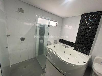 Apartamento de 3 alcobas en arriendo en Miravalle, Medellín, 140 m² · foto 19 de 20