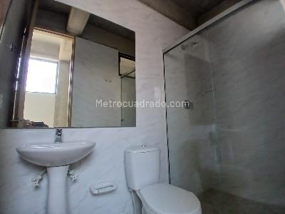 Apartamento de 2 alcobas en arriendo en La Floresta, Medellín, 87 m² · foto 9 de 11
