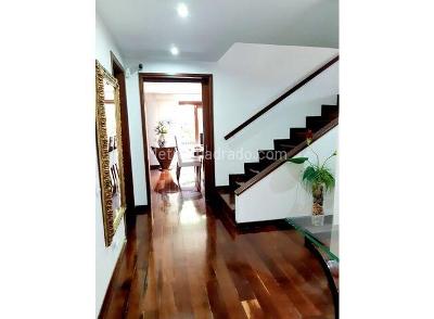 Casa de 4 alcobas en venta en Bosques De Pinos, Bogotá, 283 m² · foto 2 de 16
