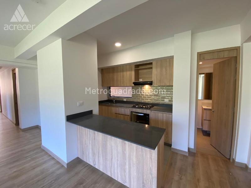 Apartamento de 3 Habitaciones con Estudio en El Retiro