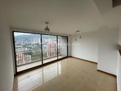 Apartamento de 2 alcobas en arriendo en Loma De Los Bernal, Medellín, 51 m² · foto 2 de 16