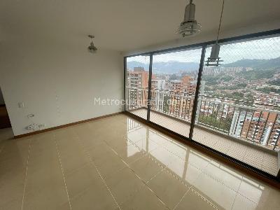 Apartamento de 2 alcobas en arriendo en Loma De Los Bernal, Medellín, 51 m² · foto 3 de 16