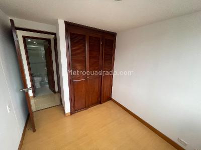 Apartamento de 2 alcobas en arriendo en Loma De Los Bernal, Medellín, 51 m² · foto 10 de 16