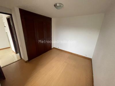 Apartamento de 2 alcobas en arriendo en Loma De Los Bernal, Medellín, 51 m² · foto 12 de 16