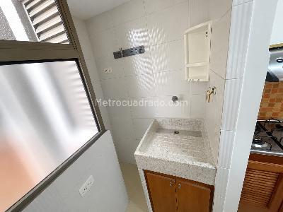 Apartamento de 2 alcobas en arriendo en Loma De Los Bernal, Medellín, 51 m² · foto 13 de 16