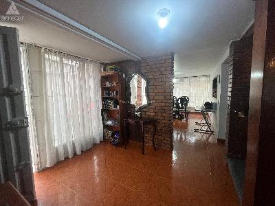 Casa de 4 alcobas en venta en Niza, Bogotá, 364 m² · foto 13 de 20