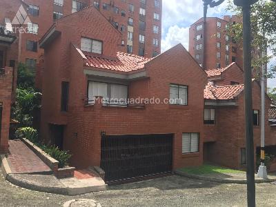 Casa de 3 alcobas en venta en Loma De Los Parras, Medellín, 218 m² · foto 2 de 20