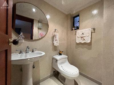 Casa de 3 alcobas en venta en Loma De Los Parras, Medellín, 218 m² · foto 3 de 20