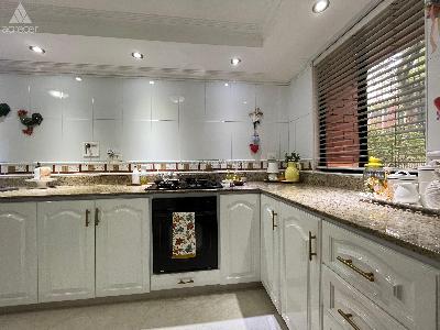 Casa de 3 alcobas en venta en Loma De Los Parras, Medellín, 218 m² · foto 9 de 20