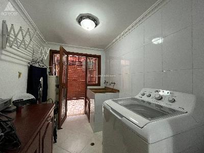 Casa de 3 alcobas en venta en Loma De Los Parras, Medellín, 218 m² · foto 12 de 20