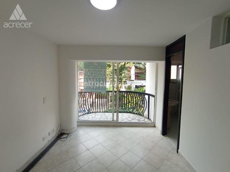 Spacious 3BR Apartment in Almeria - 2