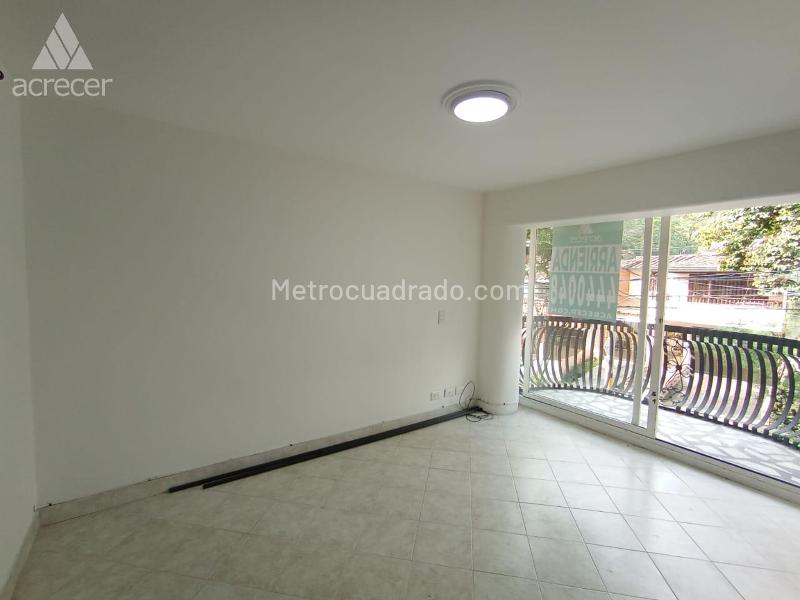 Spacious 3BR Apartment in Almeria - 3