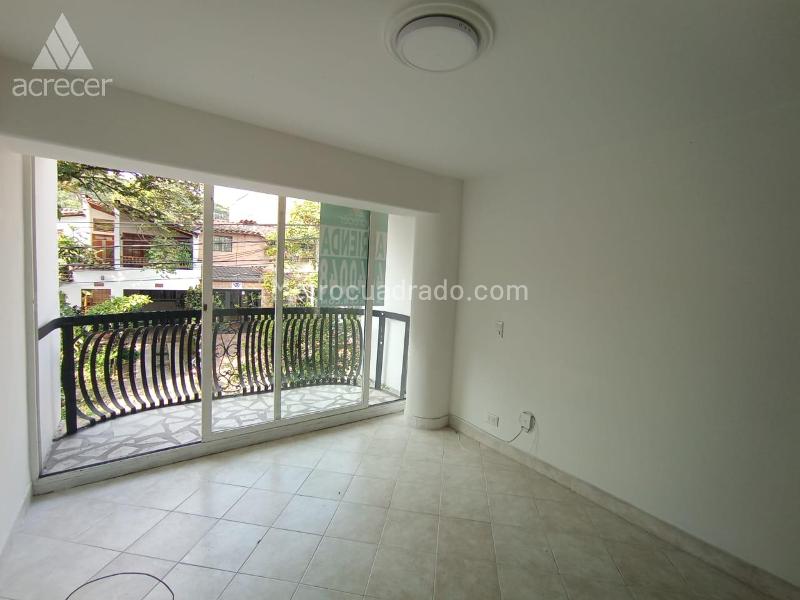 Spacious 3BR Apartment in Almeria - 4