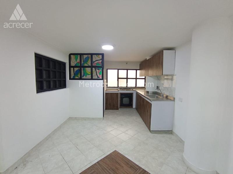 Spacious 3BR Apartment in Almeria - 8