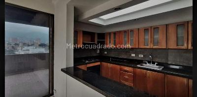 Apartamento de 4 alcobas en arriendo en Laureles, Medellín, 240 m² · foto 3 de 20