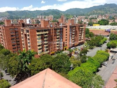 Apartamento de 4 alcobas en arriendo en Laureles, Medellín, 240 m² · foto 11 de 20