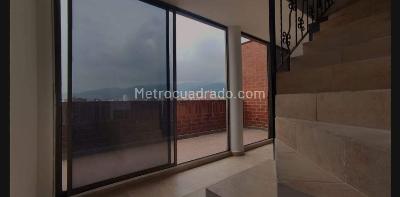 Apartamento de 4 alcobas en arriendo en Laureles, Medellín, 240 m² · foto 18 de 20