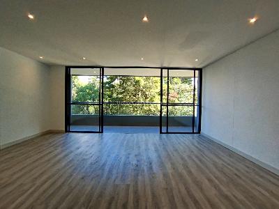 Apartamento de 3 alcobas en arriendo en Los Gonzalez, Medellín, 125 m² · foto 2 de 20