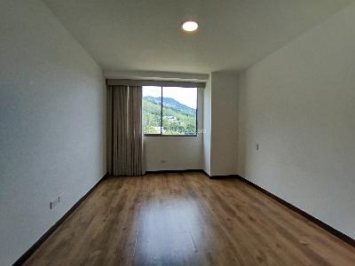 Apartamento de 2 alcobas en arriendo en La Calera, Medellín, 130 m² · foto 13 de 20