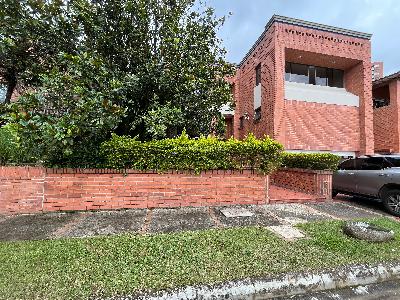 Casa de 4 alcobas en venta en La Calera, Medellín, 513 m² · foto 2 de 20