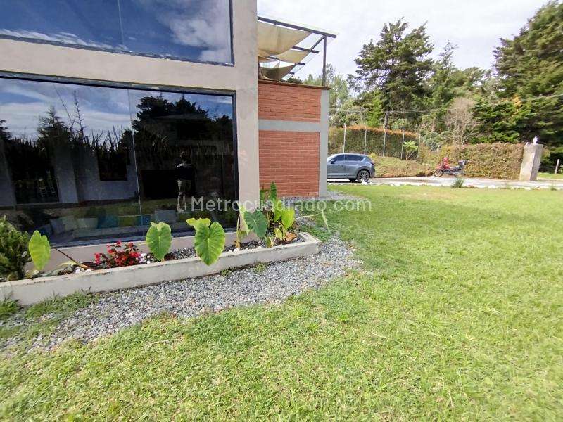 4BR House in Santa Elena (300 m²)