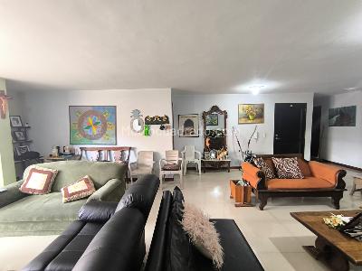 Apartamento de 3 alcobas en venta en Laureles, Medellín, 161 m² · foto 2 de 19