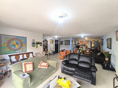 Apartamento de 3 alcobas en venta en Laureles, Medellín, 161 m² · foto 3 de 19