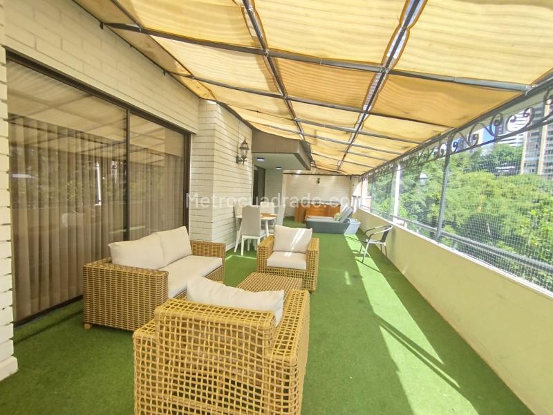 Luxury 4BR Apartment with Jacuzzi in Transversal Inferior - 3