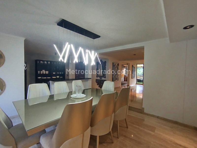 Luxury 4BR Apartment with Jacuzzi in Transversal Inferior - 9