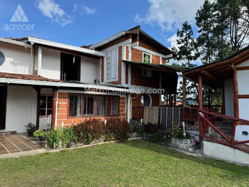 Country House with 4BR in Santa Elena