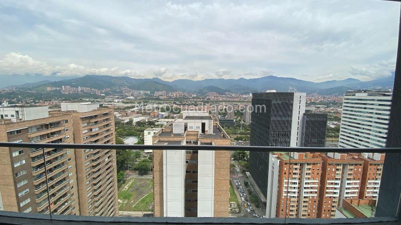 Apartamento de 1 Alcoba con Balcón en Ciudad del Río, Medellín - 3