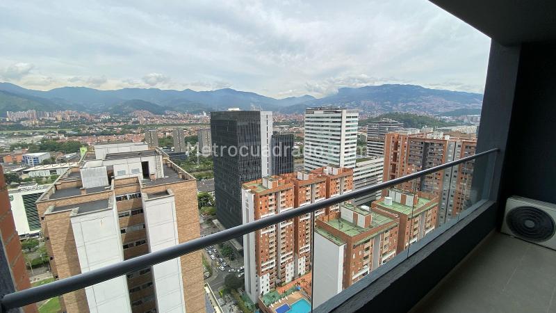 Apartamento de 1 Alcoba con Balcón en Ciudad del Río, Medellín - 5