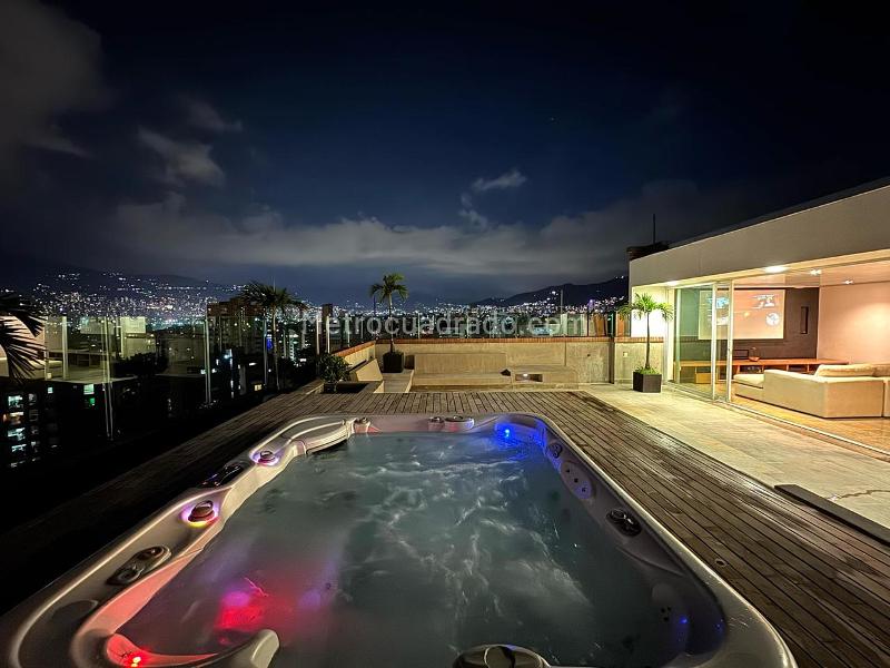 Spacious 5BR Apartment for Rent in Laureles - 2