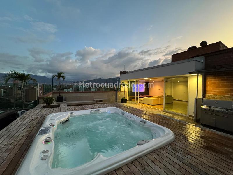 Spacious 5BR Apartment for Rent in Laureles - 3