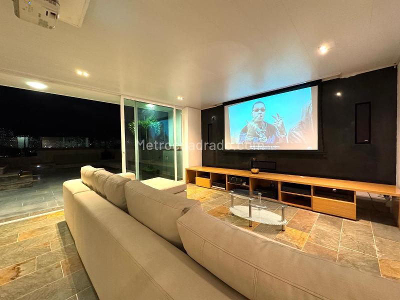 Spacious 5BR Apartment for Rent in Laureles - 9