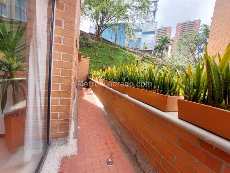 Charming 2BR Apartment in Exclusive Loma Del Indio - 6