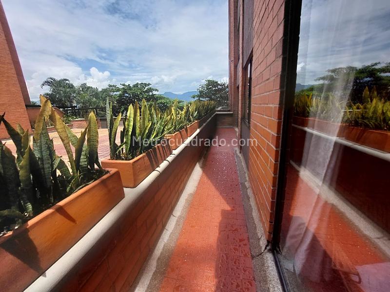 Charming 2BR Apartment in Exclusive Loma Del Indio - 7