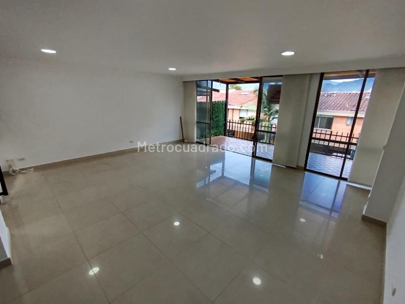 3BR House in Loma De Los Benedictinos (165 m²)
