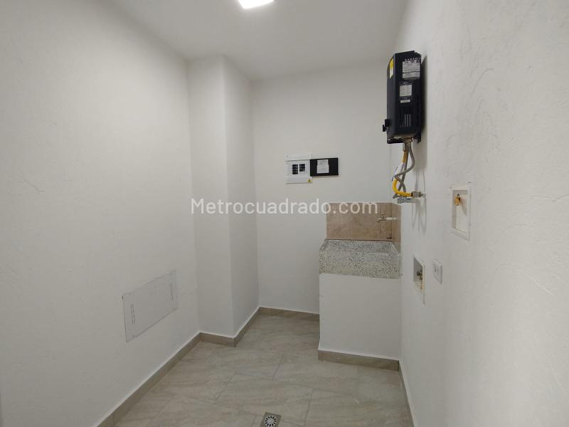 Estudio Sencillo de 1 Alcoba en Cristo Rey - 8