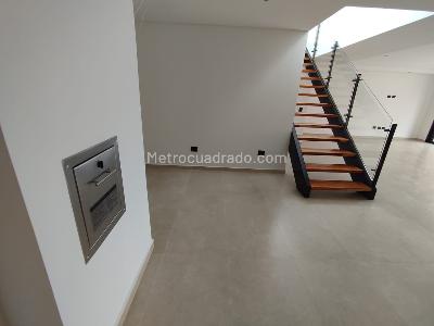 Apartamento de 3 alcobas en arriendo en Conquistadores, Medellín, 300 m² · foto 2 de 20